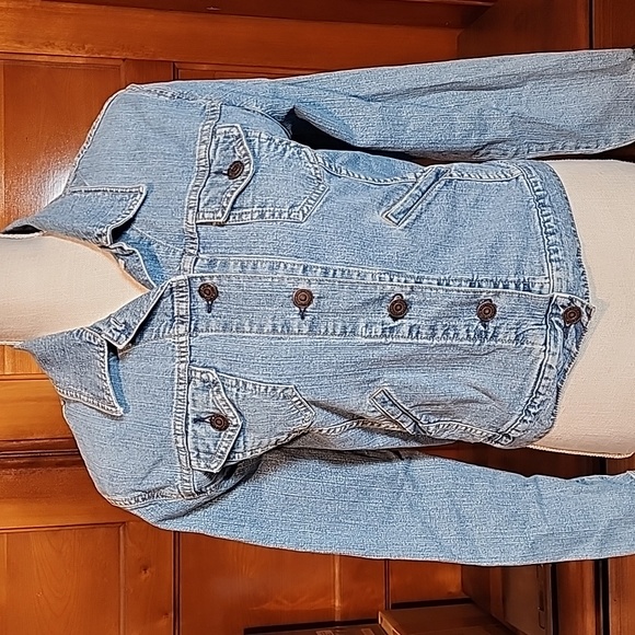 Levi's Jackets & Blazers - Levi Straus fitted denim jacket